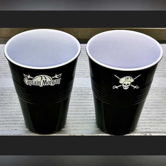 Officially Licensed Captain Morgan Rum Skull & Crossbones Pirate Plastic Glasses - Picture 2 of 5